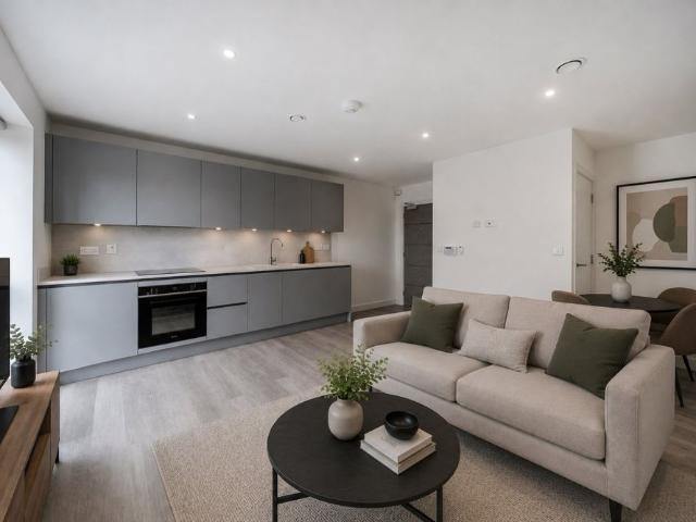 Flat to rent Croydon Road, Beckenham, BR3