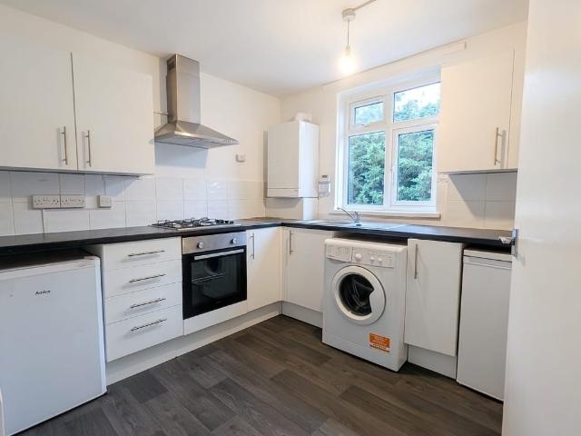 Flat To Rent at 3B Central Parade, High Street, SE20 7TN 00010022