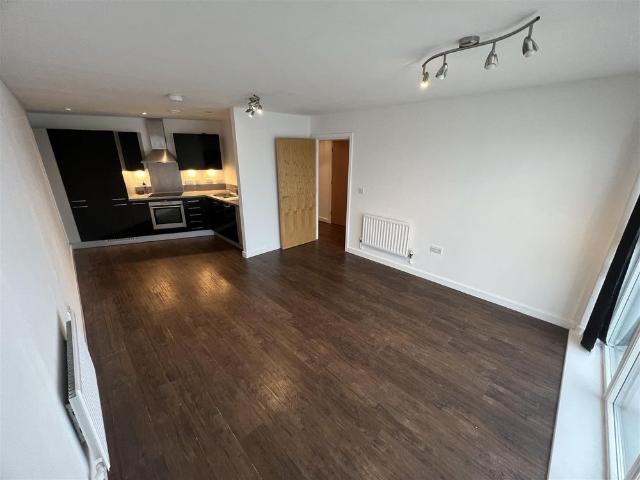 Flat to rent Bessborough House, Ingress Park, Greenhithe, Greenhithe, DA9
