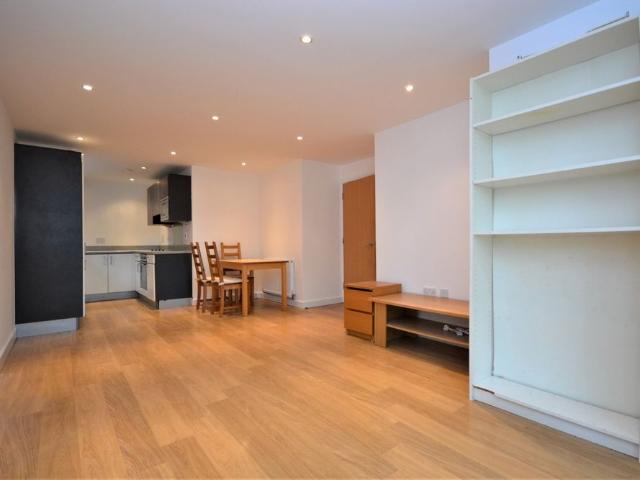 Flat to rent Blyth Road, Bromley, BR1