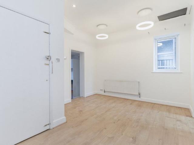 Flat to rent Broadway, Bexleyheath, DA6