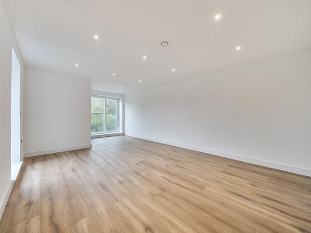 Flat to rent Bromley Common, Bromley, BR2