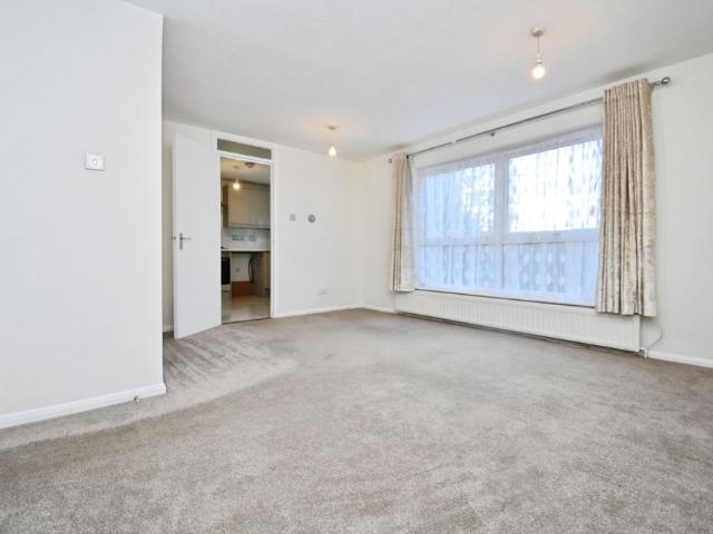 Flat to rent Greenwood Close, Sidcup, DA15