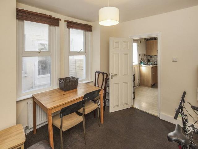 Flat to rent Davidson Road, Croydon, CR0