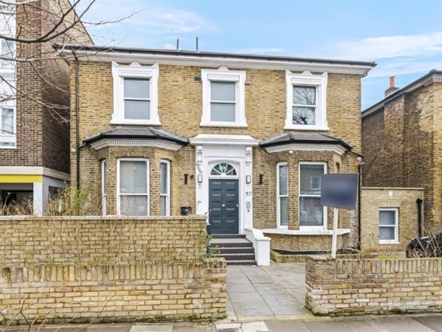 Flat to Rent: Eaton Rise, W5