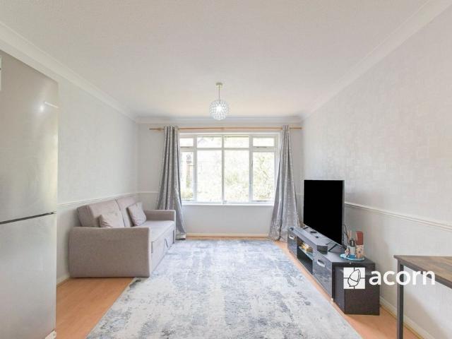 Flat to rent Erith Road, Belvedere, DA17