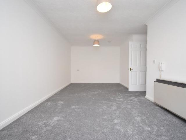 Flat to rent Erith Road, Belvedere, DA17