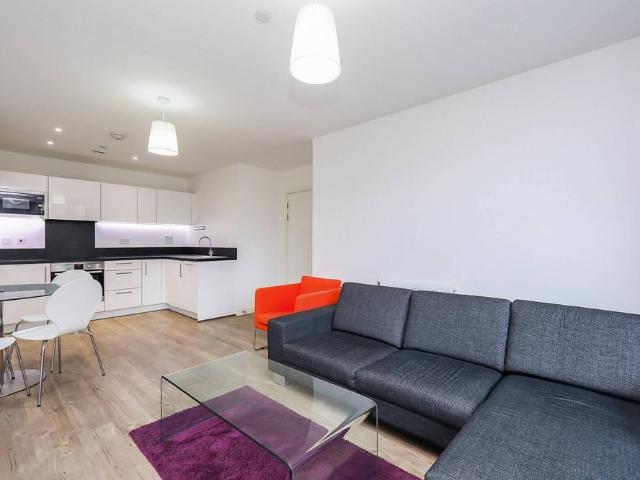 Flat to Rent: Kingfisher Heights, E16
