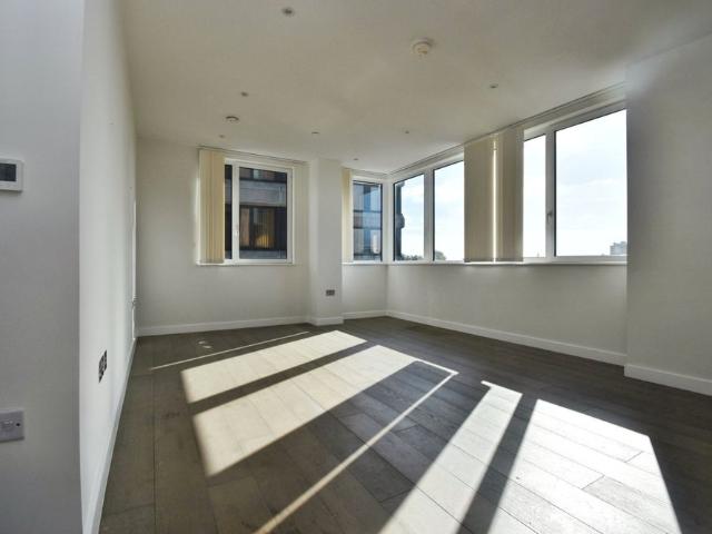 Flat to rent High Street, Bromley, BR1