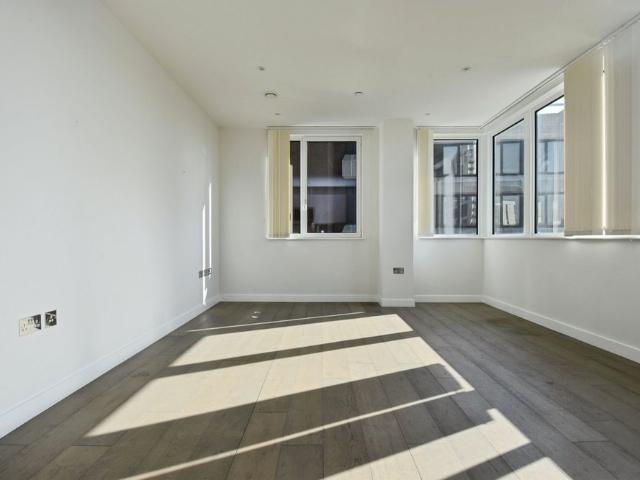 Flat to rent High Street, Bromley, BR1