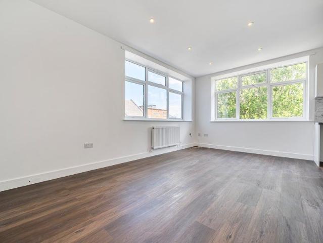 Flat to rent High Street, Sittingbourne, ME10
