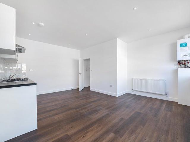 Flat to rent High Street, Sittingbourne, ME10