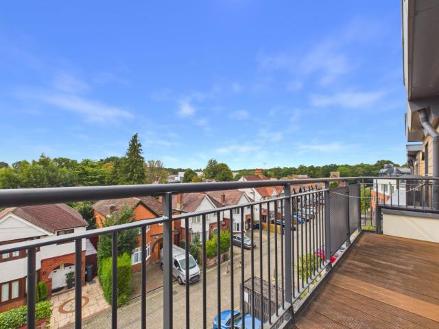 Flat to Rent in Camberley Centro PRC160103