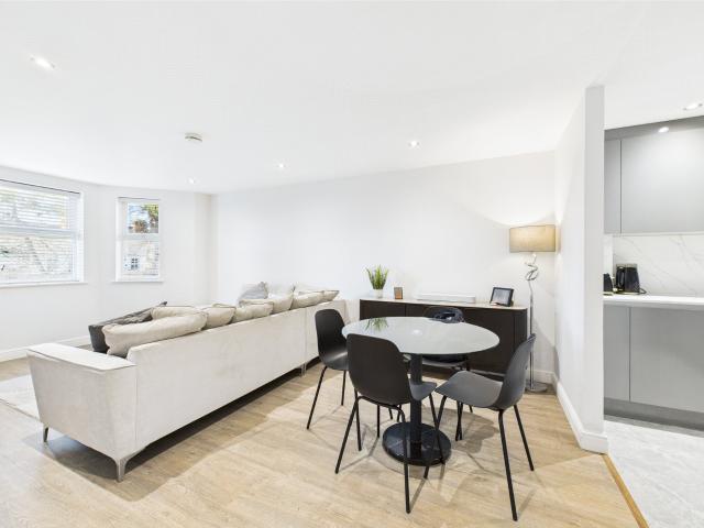 Flat to Rent in Camberley Elmhurst Court PRC220054