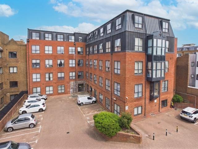 Flat to Rent in Camberley London Road JSF260234