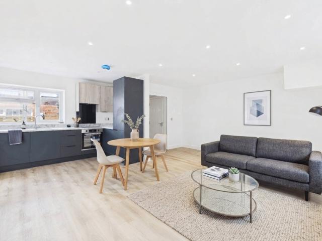 Flat to Rent in Camberley Vicarage Road JSF260214