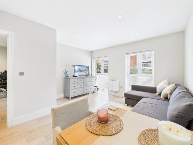 Flat to Rent in Camberley Wessex House PRC160104