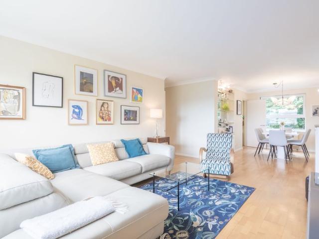 Flat to rent in Barton Road, Cambridge, CB3 9LA