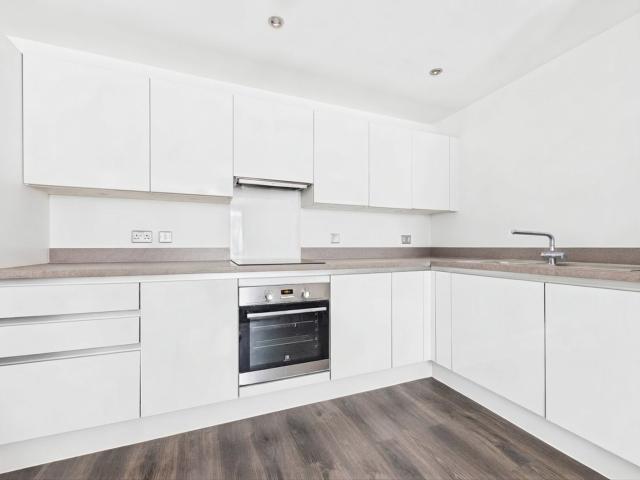 Flat to Rent in Berkshire Kidwells Close PML250293