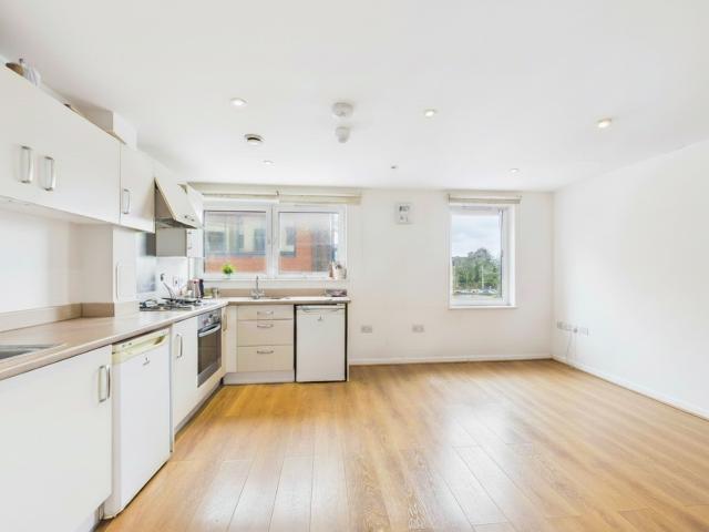 Flat to Rent in Berkshire Stoke Road PML250090