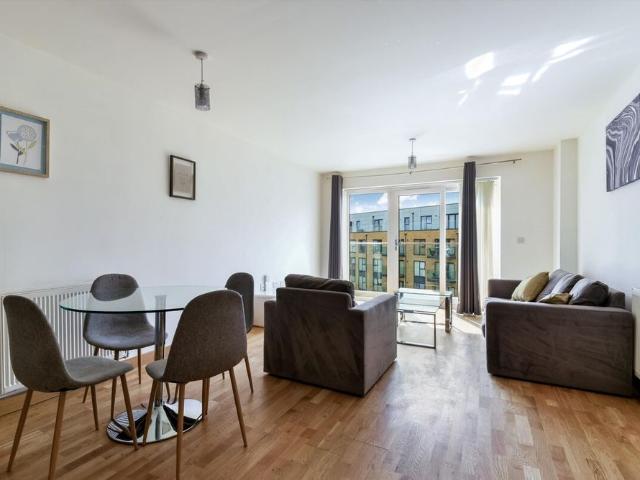 Flat to rent in Dartford Town Centre DA1