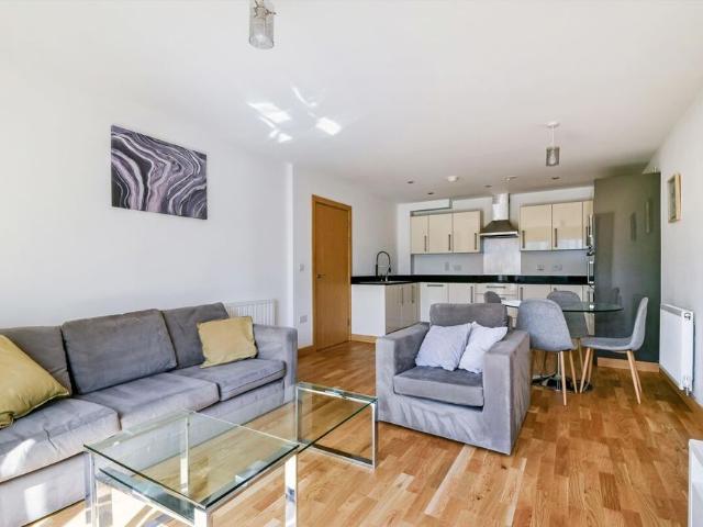 Flat to rent in Dartford Town Centre DA1