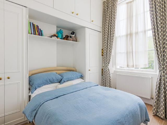 Flat to rent in Ebury Street, Belgravia, SW1W