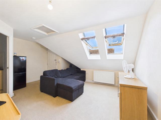 Flat to Rent in Farnborough Haydon Place JSF220266
