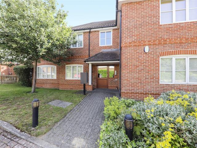 Flat to Rent in Farnborough Mallard Place JSF190099