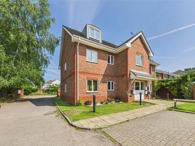 Flat to Rent in Farnborough Park House JSF160002