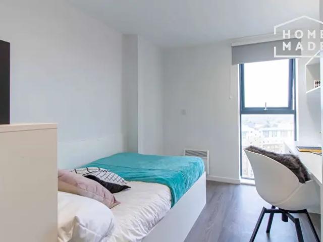 Flat To Rent In Oxford Point, BH8