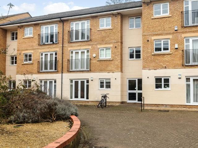 Flat to rent in Long Ford Close, Grandpont Place, OX1: Oxford: OXL030100