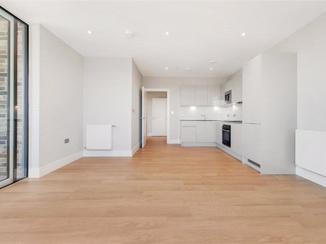 Flat to rent in London, Greyhound Parade, Wimbledon Grounds, SW17: Wandsworth: WAL220057