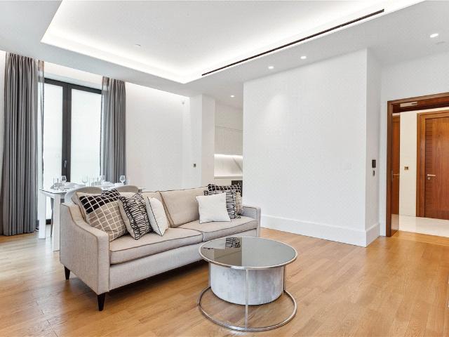 Flat to rent in London, Lancer Square, W8: Kensington & Chelsea: HOP230043