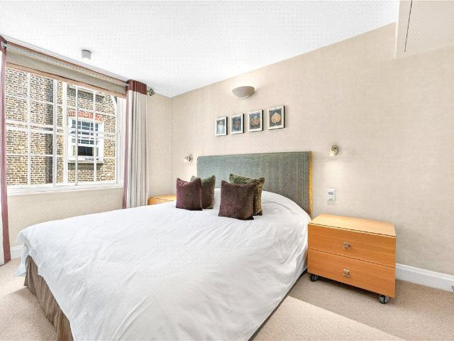 Flat to rent in London, St Christopher's Place, W1U: Mayfair: MYL260028