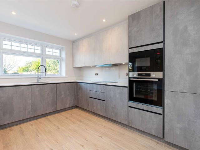Flat to Rent in Maidenhead Shoppenhangers Road PML230104