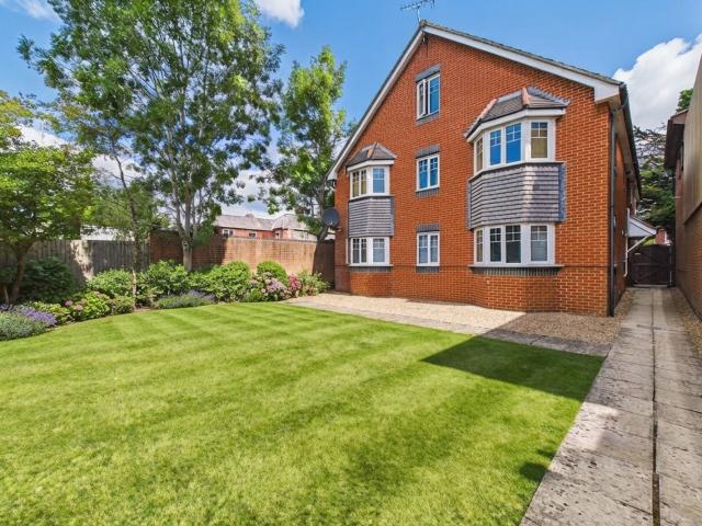 Flat to Rent in Sandhurst Coachmans Grove JSF260255