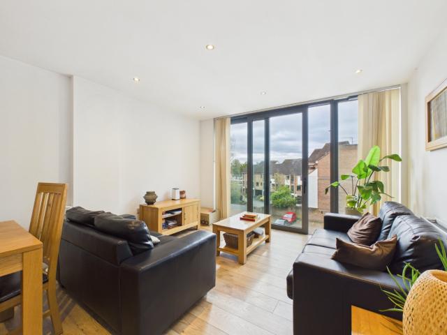Flat to Rent in Surrey Clarence Street STL250391