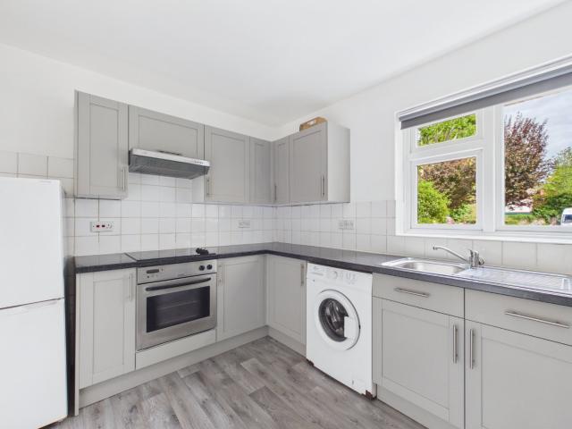 Flat to Rent in Surrey Kingston Road STL250253
