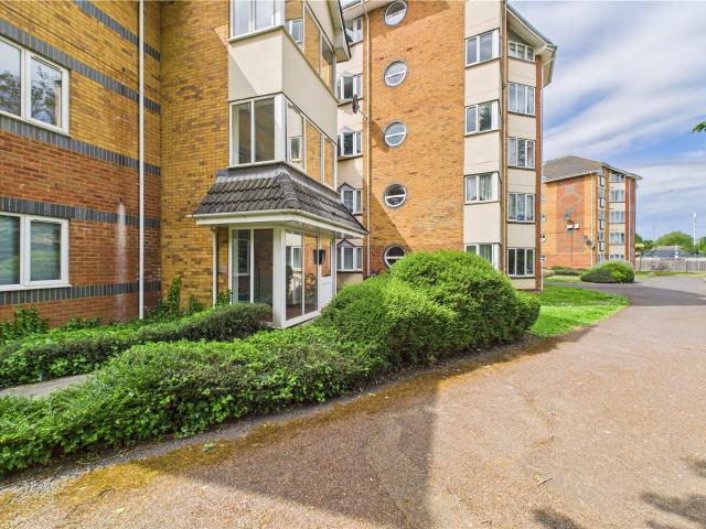 Flat to Rent in Reading Winslet Place PRL250417