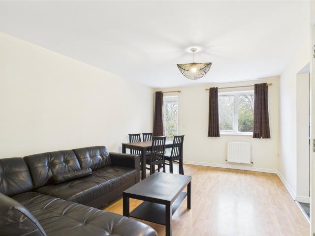 Flat to Rent in Reading Capital Point PRL180415