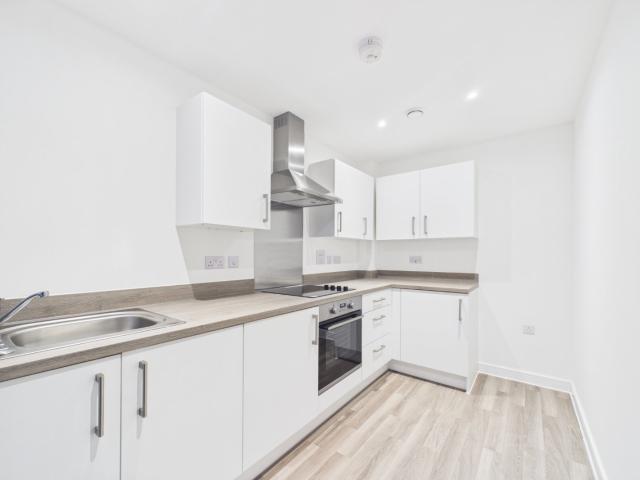 Flat to Rent in Reading Spey Road PRL260266