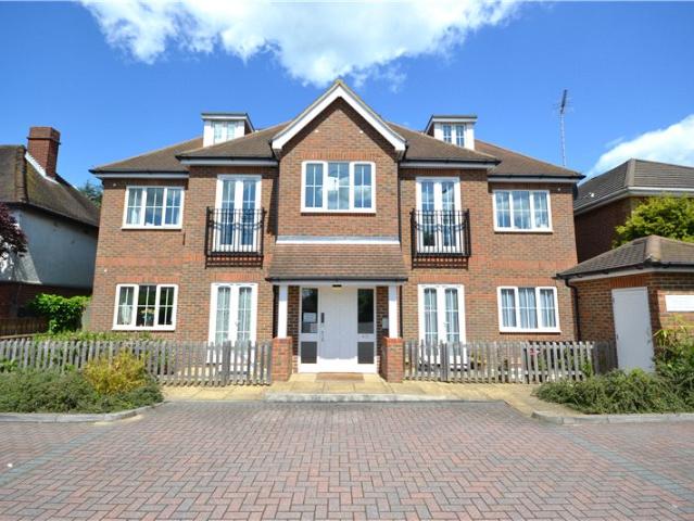 Flat to Rent in Wokingham English Court WOL140091