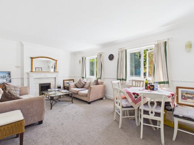 Flat to Rent in Windsor Dukes House STL250314