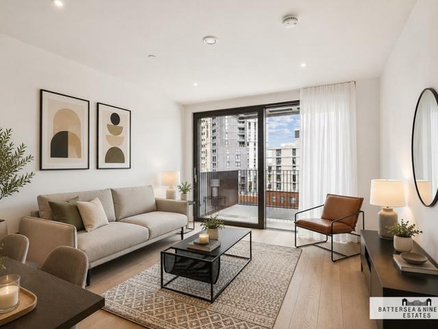 Flat to rent in Viaduct Gardens, London, SW11