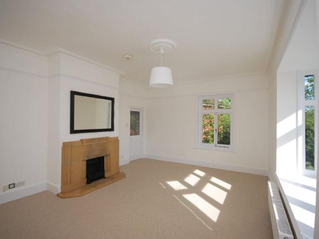 Flat to rent Oaklands Road, Bromley, BR1