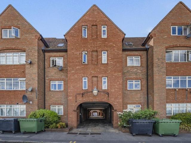 Flat to rent Orchard Street, Dartford, DA1