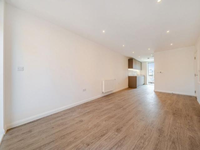 Flat to rent Lowfield Street, Dartford, DA1
