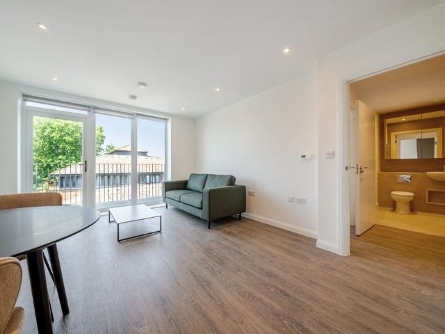 Flat to rent Lowfield Street, Dartford, DA1