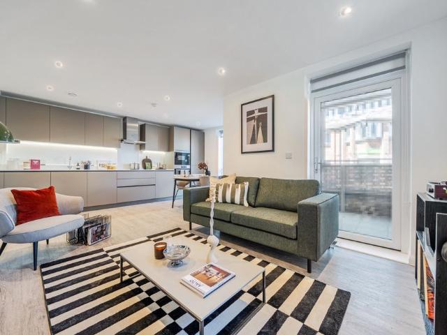 Flat to rent Lowfield Street, Dartford, DA1